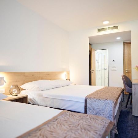Colentum Resort Murter Bilik gambar