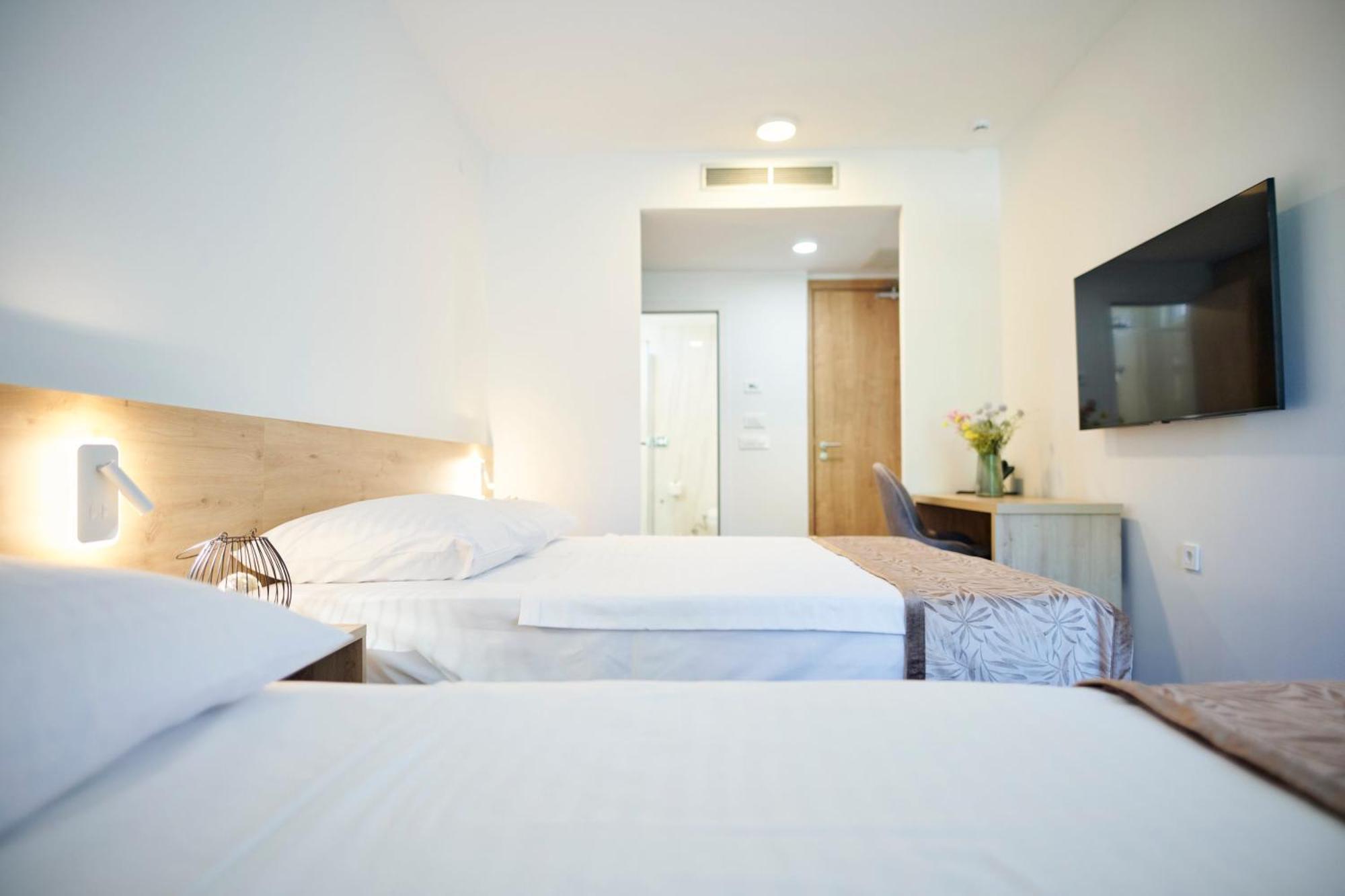 Colentum Resort Murter Bilik gambar