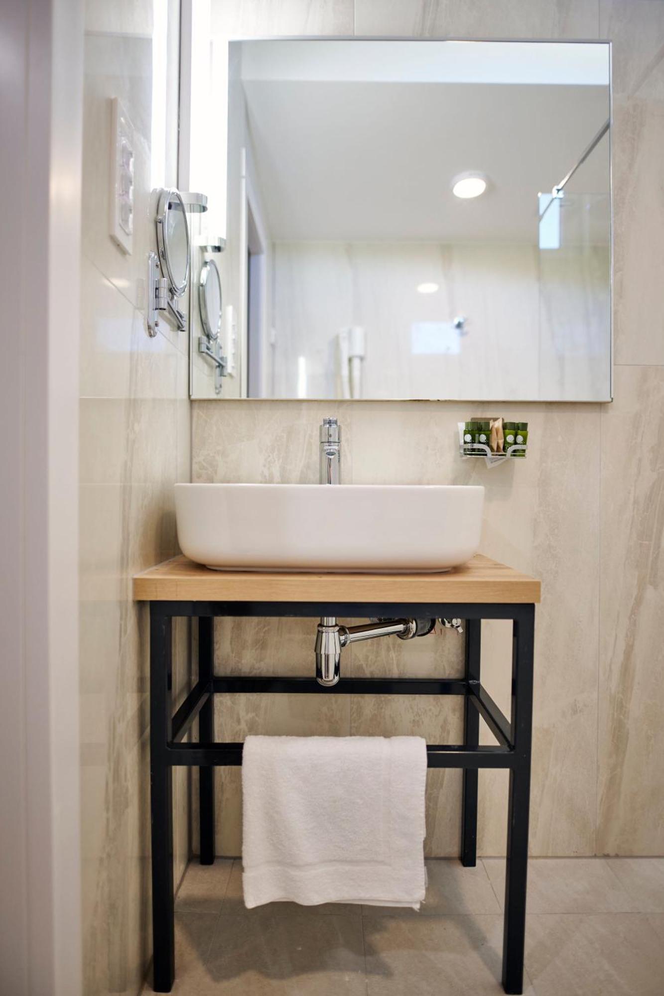 Colentum Resort Murter Bilik gambar